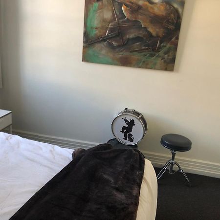 Cat And Fiddle Balmain Hotel Sydney Bagian luar foto