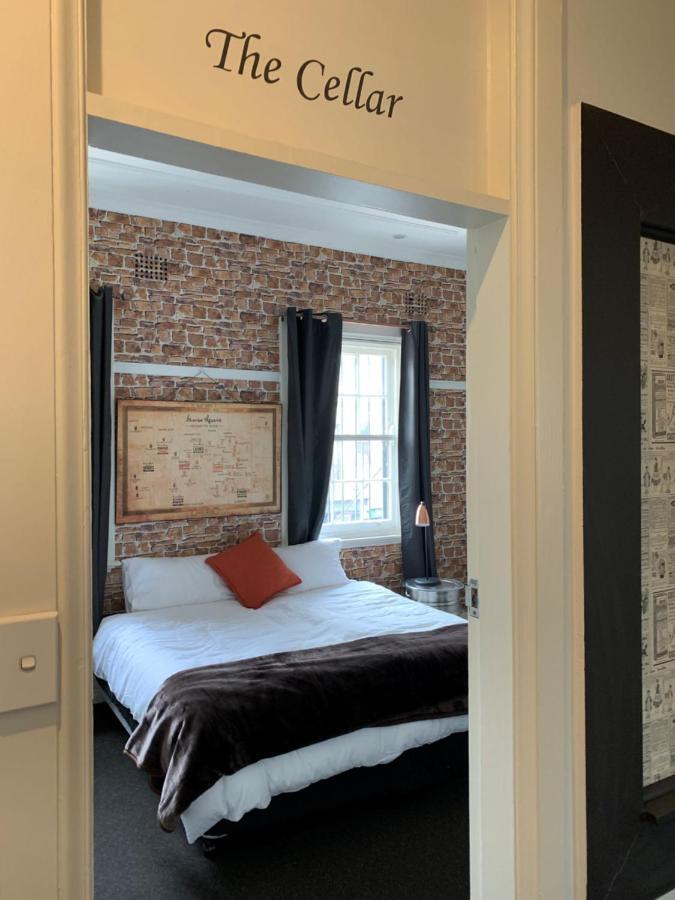 Cat And Fiddle Balmain Hotel Sydney Bagian luar foto