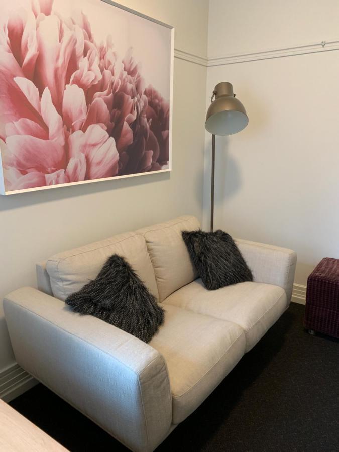 Cat And Fiddle Balmain Hotel Sydney Bagian luar foto