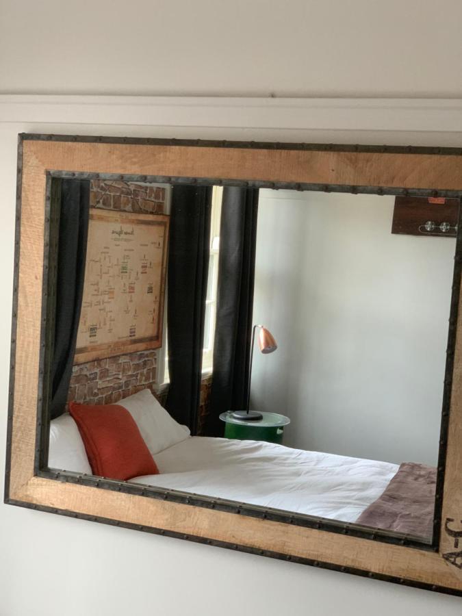 Cat And Fiddle Balmain Hotel Sydney Bagian luar foto