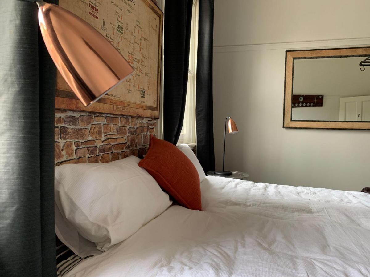 Cat And Fiddle Balmain Hotel Sydney Bagian luar foto