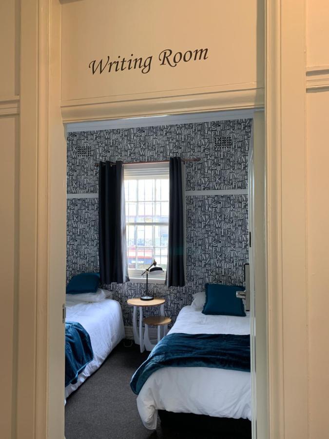 Cat And Fiddle Balmain Hotel Sydney Bagian luar foto