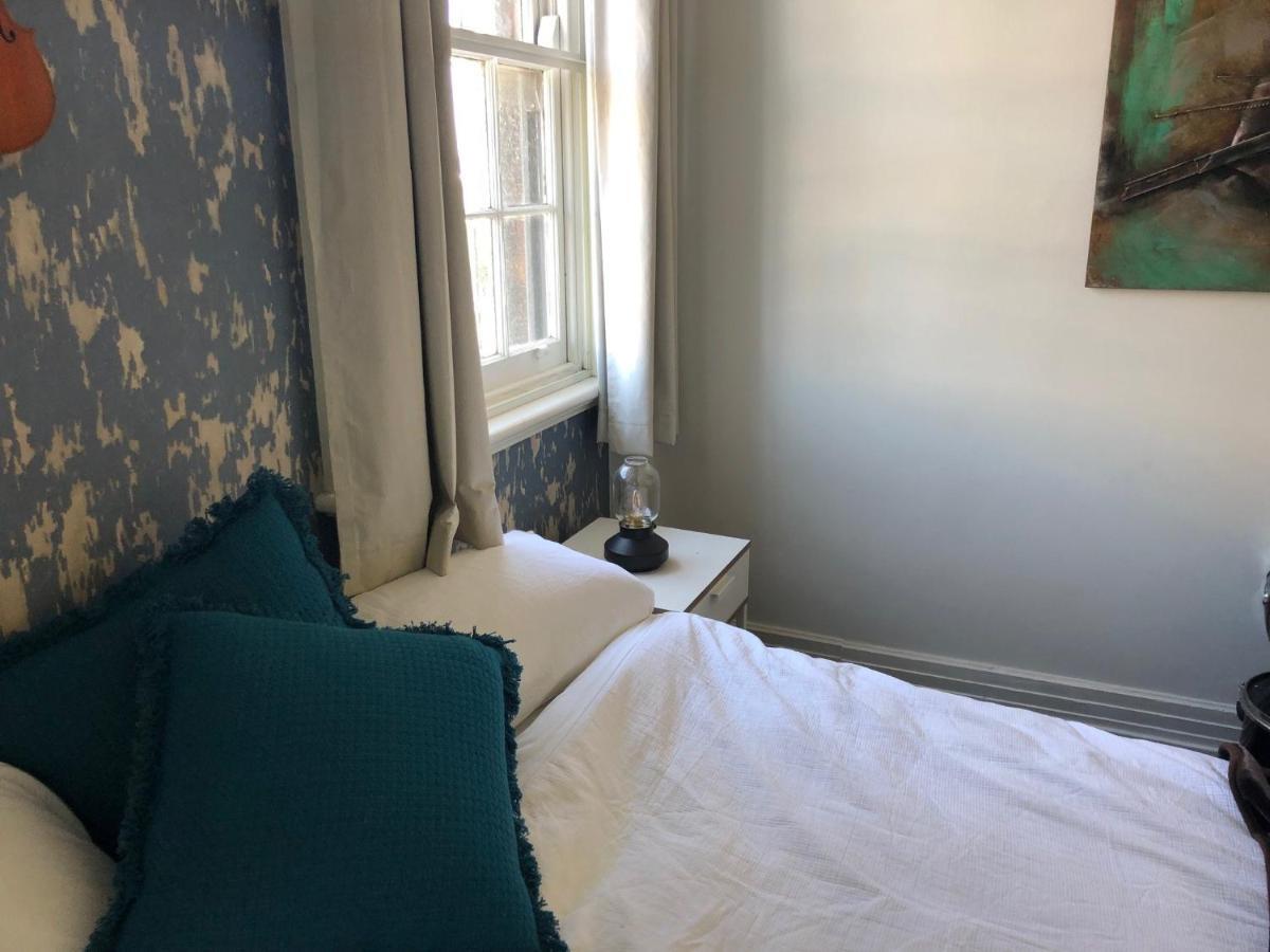 Cat And Fiddle Balmain Hotel Sydney Bagian luar foto